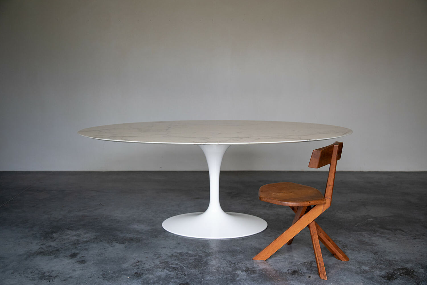 Oval Tulip table